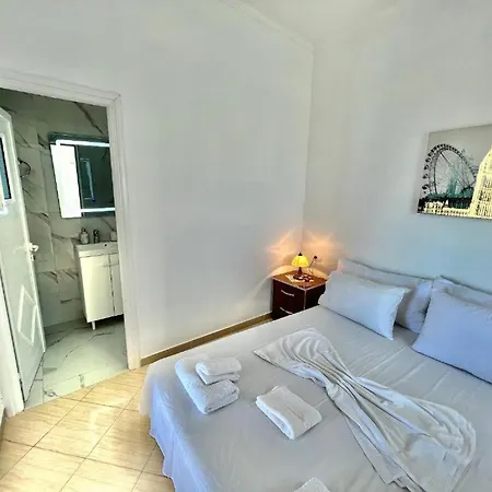Sunset In - Sea View & Balcony ساراندا