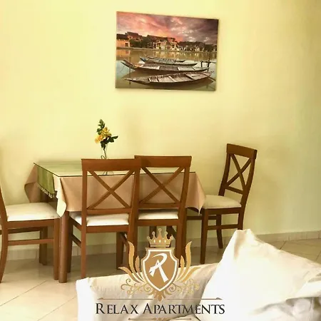 Sunset In - Sea View & Balcony ساراندا