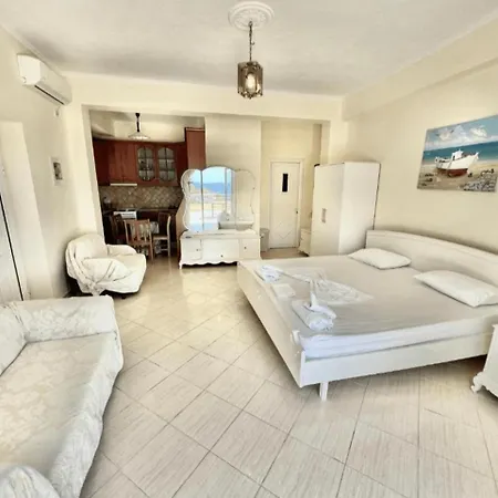 Sunset In - Sea View & Balcony فندق